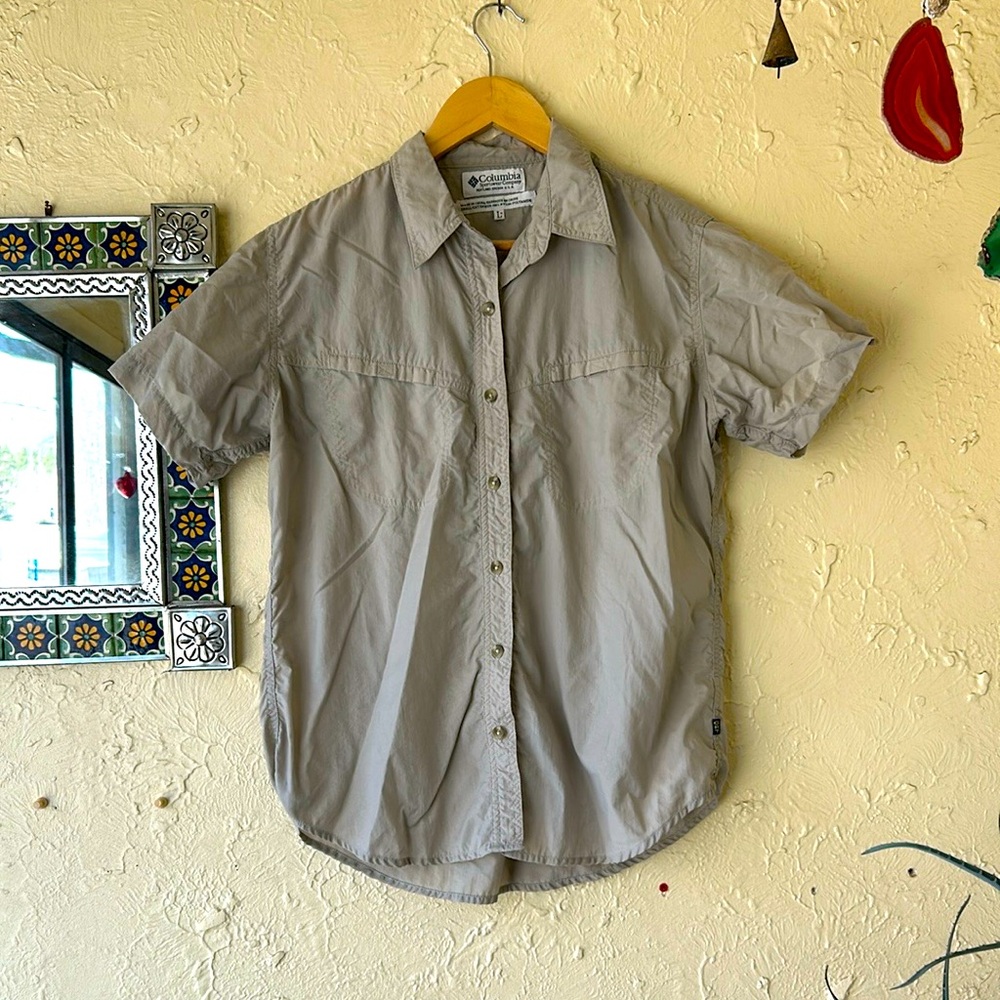 Columbia Women’s Button Down Tech Shirt 🏔️ size Large
